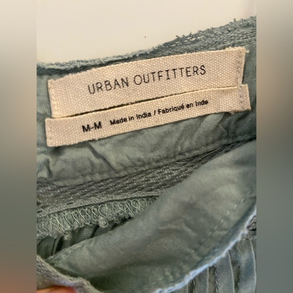Urban Outfitters deadpan green flowy crop top with ties on straps - Picture 3 of 4